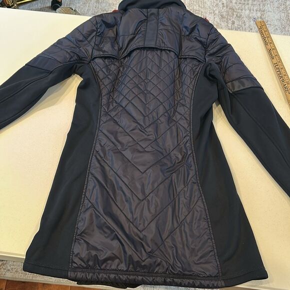 Athleta Rock Spring CYA Quilted Puffer Jacket/Coat size, small  dark blue - Picture 10 of 11